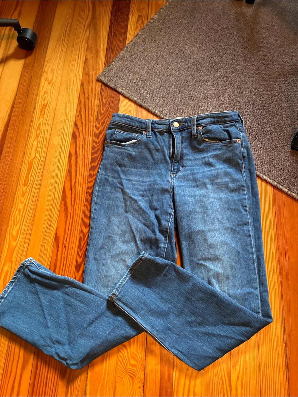 Universal Thread Straight-Leg Medium Blue Women's Jeans